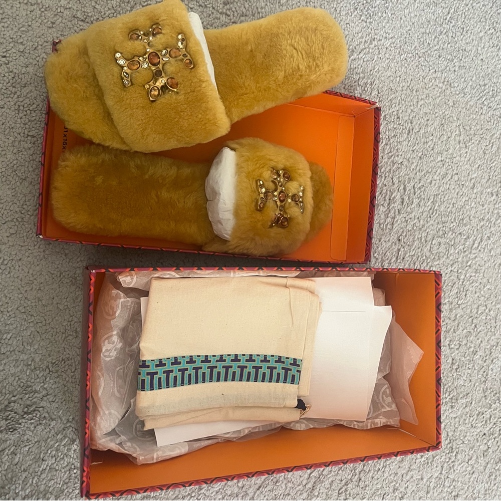 New with tags Tory Burch embellished slide